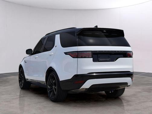 Fuji White 2025 Land Rover Discovery P300 Dynamic SE