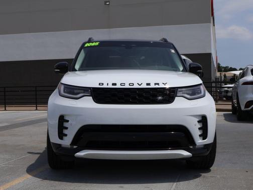 Fuji White 2025 Land Rover Discovery P300 Dynamic SE