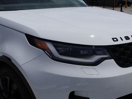 Fuji White 2025 Land Rover Discovery P300 Dynamic SE