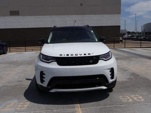 Fuji White 2025 Land Rover Discovery P300 Dynamic SE