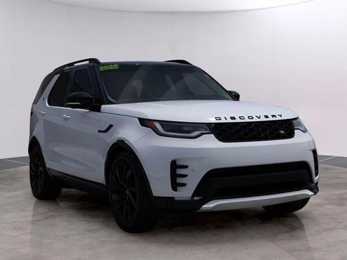 Fuji White 2025 Land Rover Discovery P300 Dynamic SE