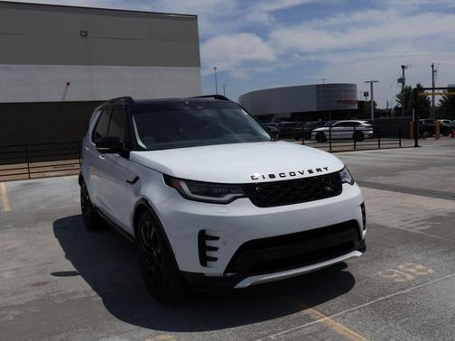 Fuji White 2025 Land Rover Discovery P300 Dynamic SE