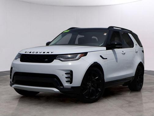 Fuji White 2025 Land Rover Discovery P300 Dynamic SE
