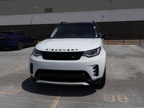 Fuji White 2025 Land Rover Discovery P300 Dynamic SE