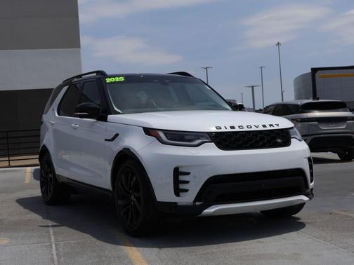 Fuji White 2025 Land Rover Discovery P300 Dynamic SE
