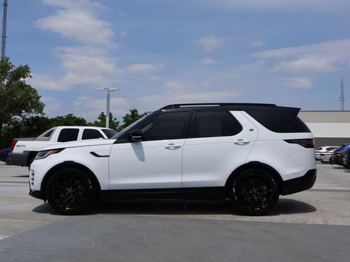 Fuji White 2025 Land Rover Discovery P300 Dynamic SE