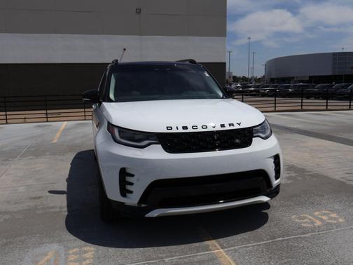 Fuji White 2025 Land Rover Discovery P300 Dynamic SE