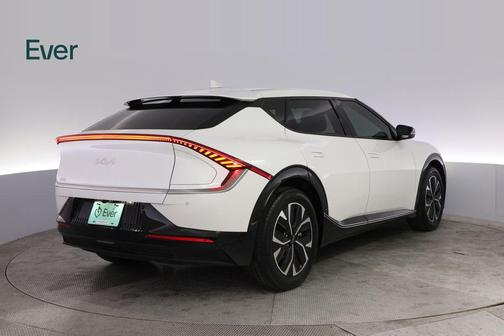 Snow White Pearl 2024 Kia EV6 Wind