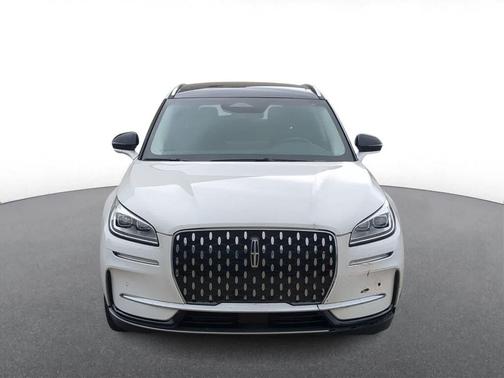 Pristine White Metallic Tri-Coat 2023 Lincoln Corsair Reserve