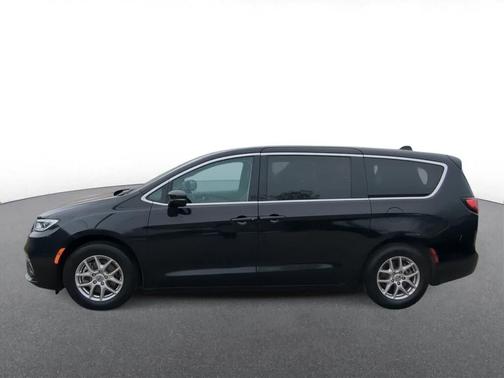 Diamond Black Crystal Pearlcoat 2024 Chrysler Pacifica Touring L