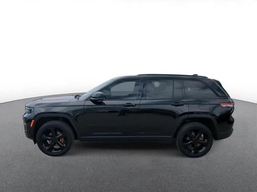 Diamond Black Crystal Pearlcoat 2024 Jeep Grand Cherokee Altitude