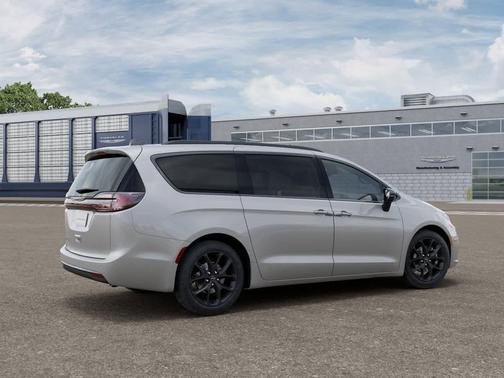 2026 Chrysler Pacifica L