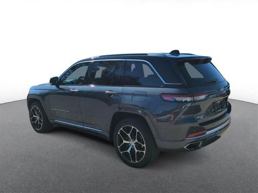 2022 Jeep Grand Cherokee Summit