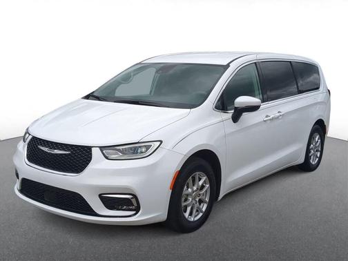 Bright White Clearcoat 2023 Chrysler Pacifica Touring L