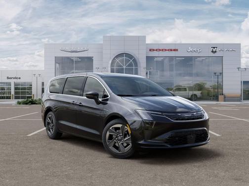 Diamond Black Crystal Pearlcoat 2027 Chrysler Pacifica Limited