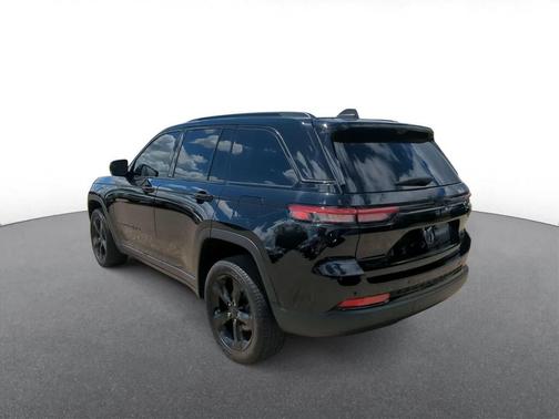 Diamond Black Crystal Pearlcoat 2023 Jeep Grand Cherokee Limited