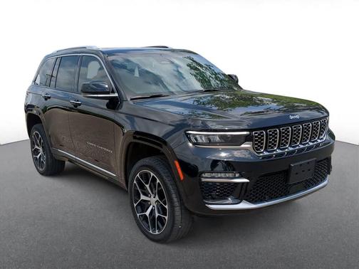 Diamond Black Crystal Pearl 2023 Jeep Grand Cherokee Summit