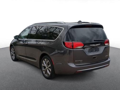 Granite Crystal Metallic Clearcoat 2020 Chrysler Pacifica Limited