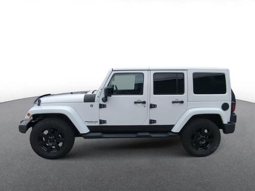 Bright White Clearcoat 2014 Jeep Wrangler Unlimited Sahara