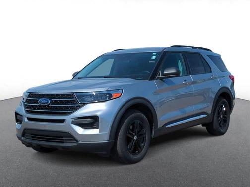 Iconic Silver Metallic 2021 Ford Explorer XLT