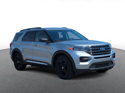 Iconic Silver Metallic 2021 Ford Explorer XLT