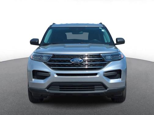 Iconic Silver Metallic 2021 Ford Explorer XLT