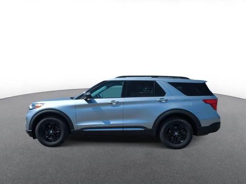 Iconic Silver Metallic 2021 Ford Explorer XLT