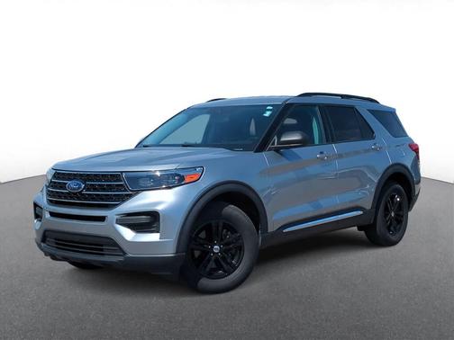 Iconic Silver Metallic 2021 Ford Explorer XLT