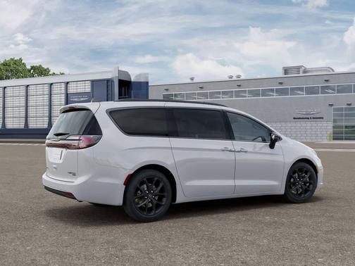 Bright White Clearcoat 2026 Chrysler Pacifica Limited