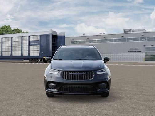 Diamond Black Crystal Pearlcoat 2026 Chrysler Pacifica Limited