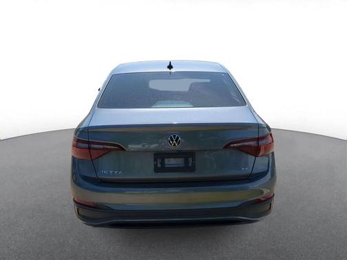 Platinum Gray Metallic 2022 Volkswagen Jetta 1.5T SE
