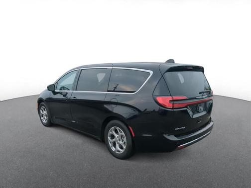 Diamond Black Crystal Pearlcoat 2024 Chrysler Pacifica Limited