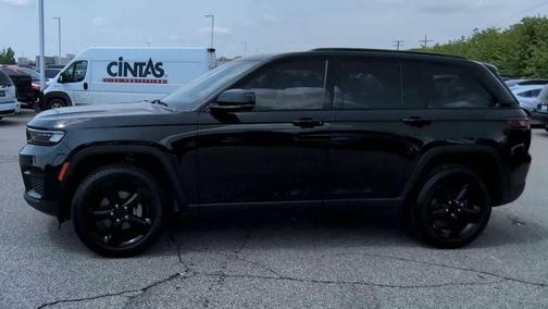 Diamond Black Crystal Pearlcoat 2023 Jeep Grand Cherokee Altitude