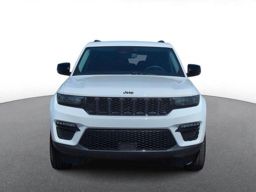 Bright White Clearcoat 2023 Jeep Grand Cherokee Limited