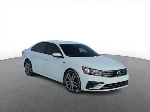 2018 Volkswagen Passat 2.0T R-Line