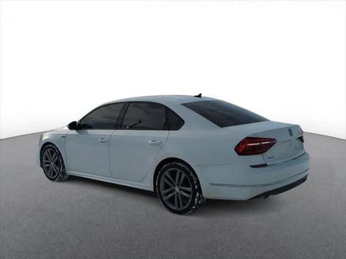 2018 Volkswagen Passat 2.0T R-Line