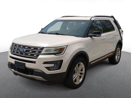 White Platinum Metallic Tri-Coat 2017 Ford Explorer XLT