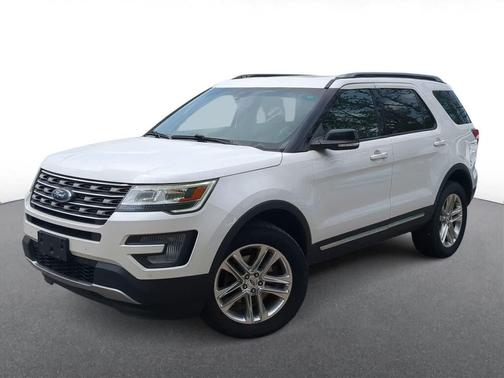 White Platinum Metallic Tri-Coat 2017 Ford Explorer XLT