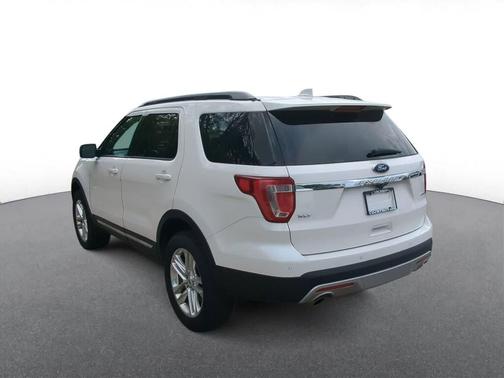 White Platinum Metallic Tri-Coat 2017 Ford Explorer XLT