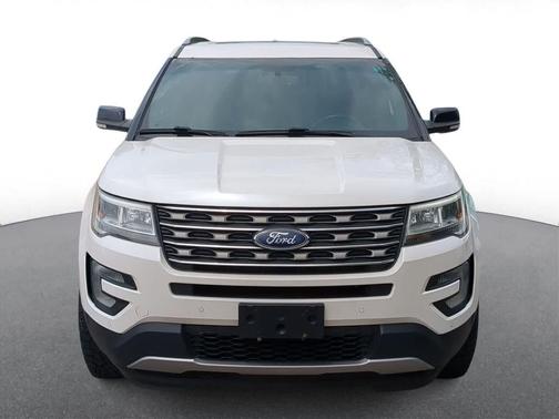 White Platinum Metallic Tri-Coat 2017 Ford Explorer XLT