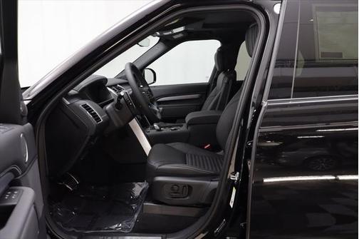 2025 Land Rover Discovery Dynamic SE