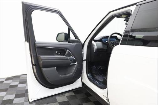 2025 Land Rover Range Rover P530 SE