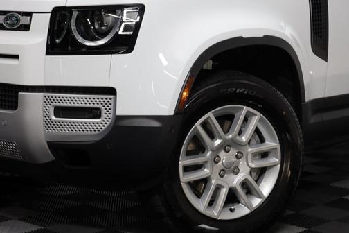 2025 Land Rover Defender 110 P300