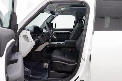 2025 Land Rover Defender 110 P300