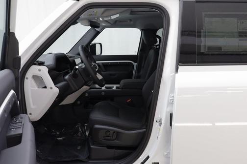 2025 Land Rover Defender 110 P300