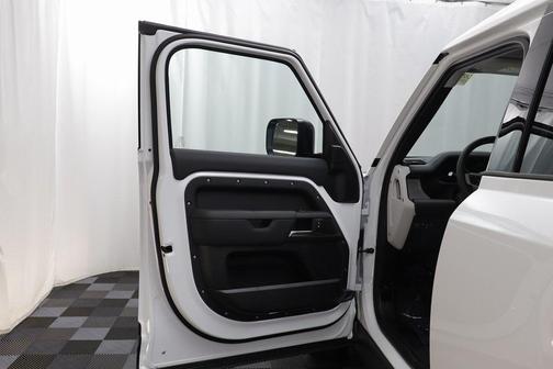 2025 Land Rover Defender 110 P300