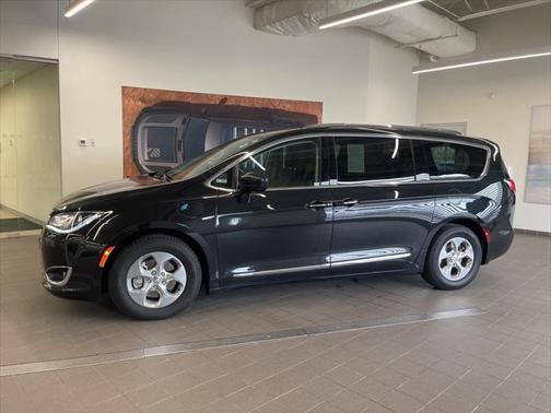 2018 Chrysler Pacifica Hybrid Touring L