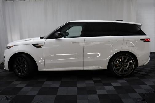 2025 Land Rover Range Rover Sport SE