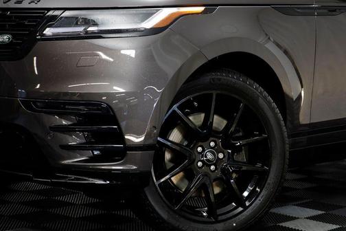 2026 Land Rover Range Rover Velar P250 SE R-Dynamic