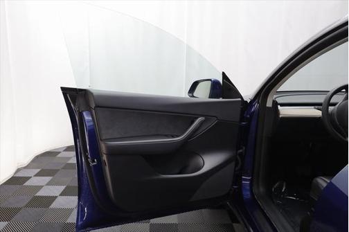 2022 Tesla Model Y Long Range Dual Motor All-Wheel Drive